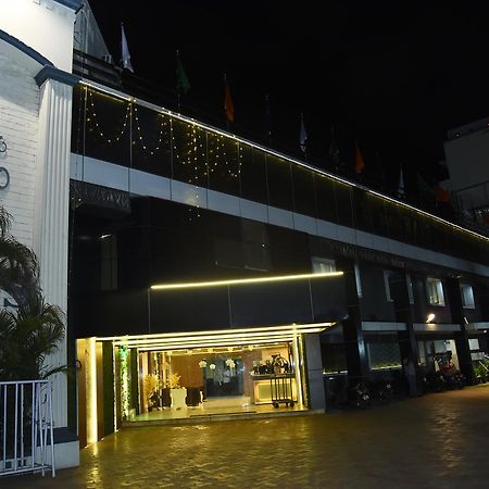 Hotel Mars Madrás Exterior foto